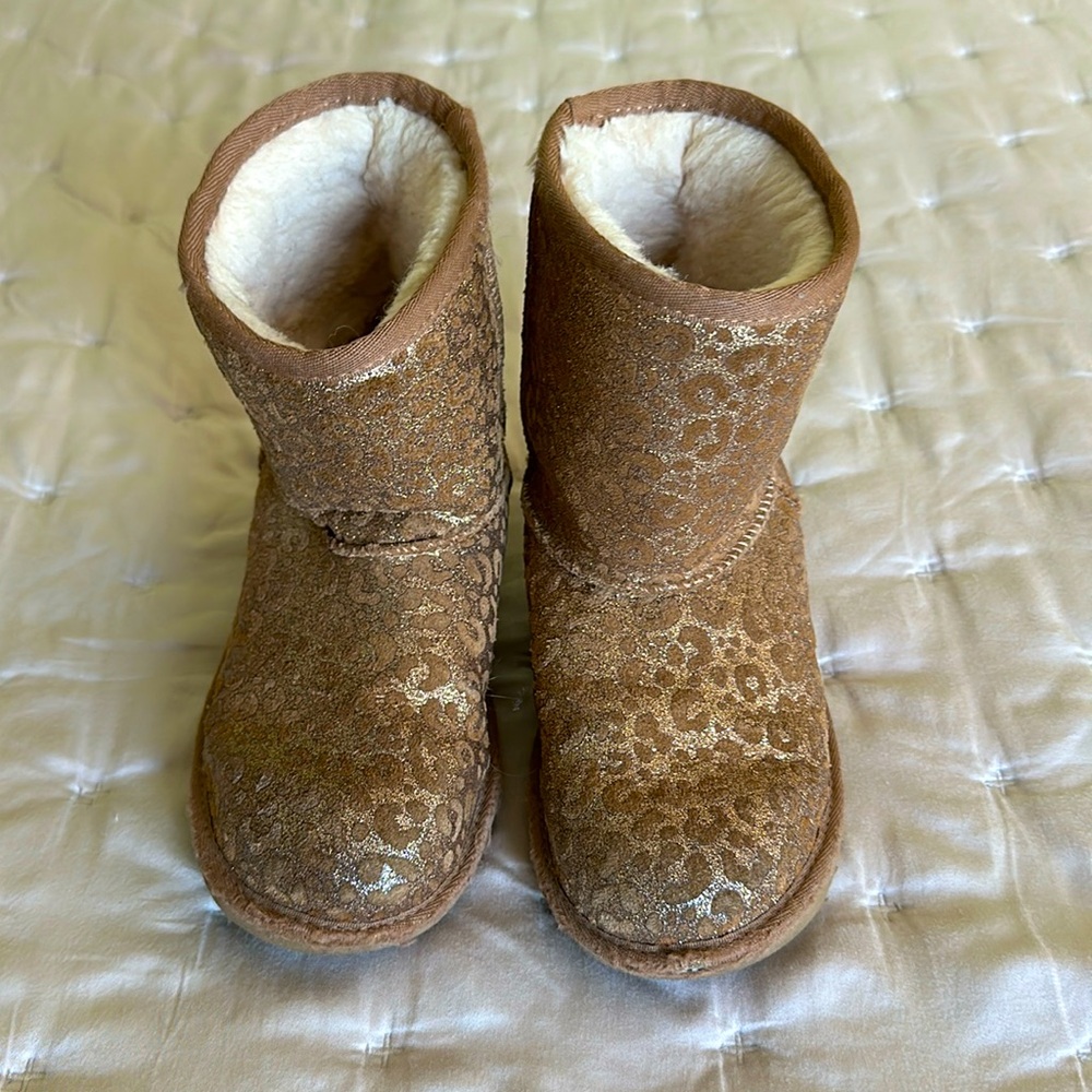 UGG girls size 2 gold leopard boots 🐆